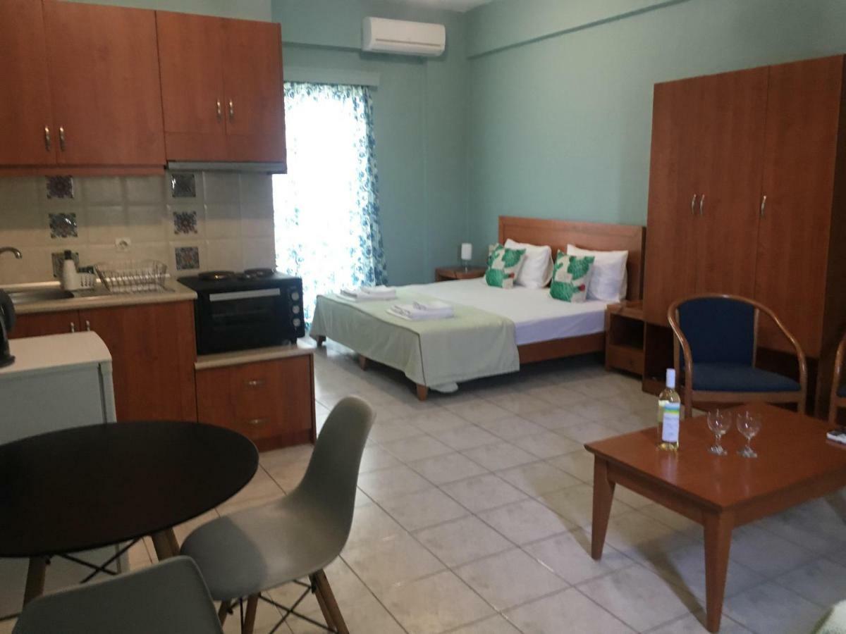 פלאקיאס Helios Apartments מראה חיצוני תמונה